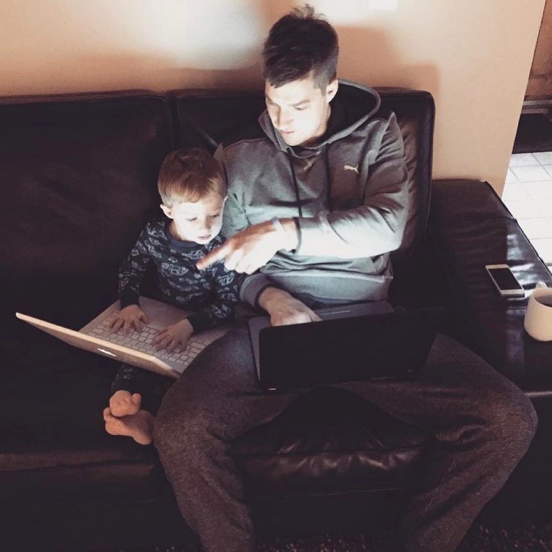 Late night resume slingin&rsquo;. 

.
.
#recruiterlife #recruiter #commercialconstruction #fatherandson #jobopportunity #constructionmanager #jdlsearchpartners #recruiterjoel