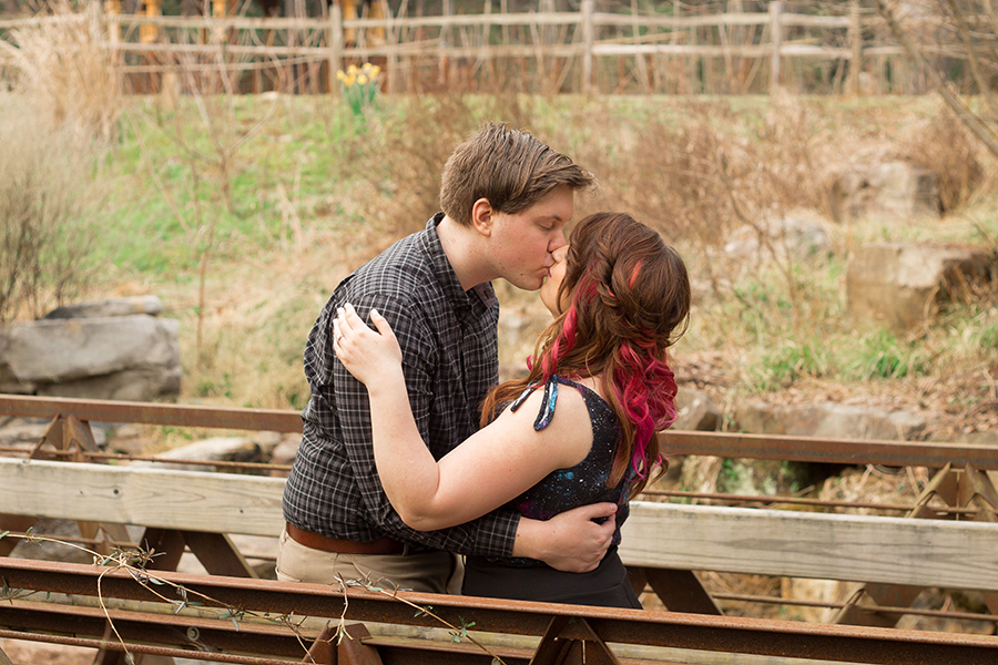 South Carolina Botanical Gardens Engagement Photos | Spring Engagement Photos at Clemson | Christine Scott Photography