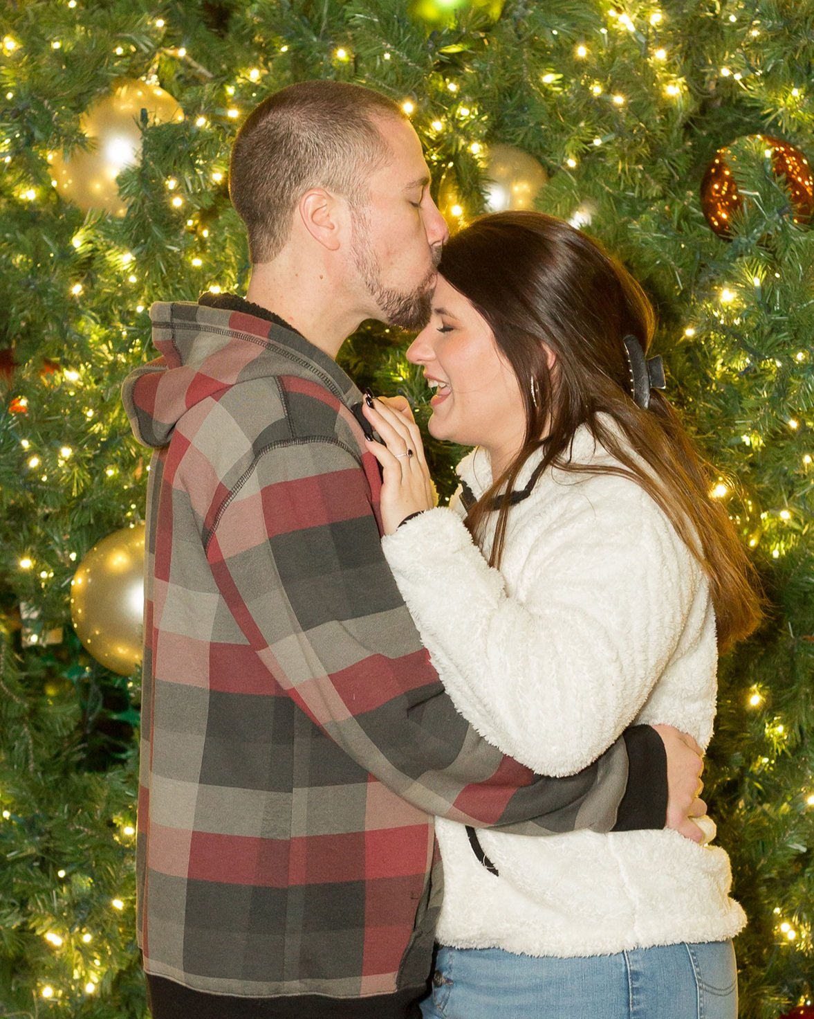 Christmas engagement photos in Greenville, SC | Christine Scott Photography