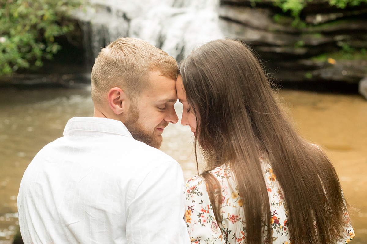 Engagement photos at Table Rock State Park | Christine Scott Photography