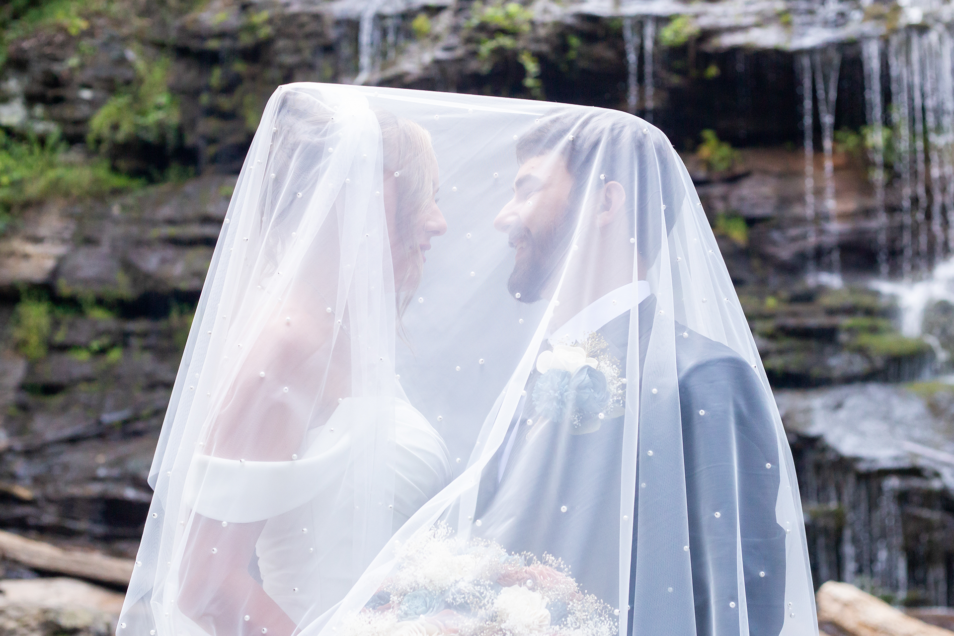 Elopement photographer in South Carolina | Christine Scott PhotographyWaterfall elopement in South Carolina | Christine Scott Photography
