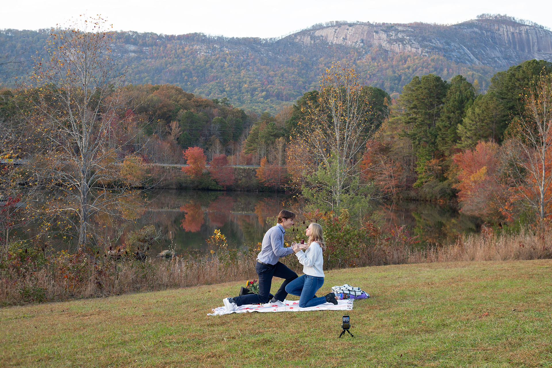 Engagement photos at Table Rock State Park | Christine Scott Photography