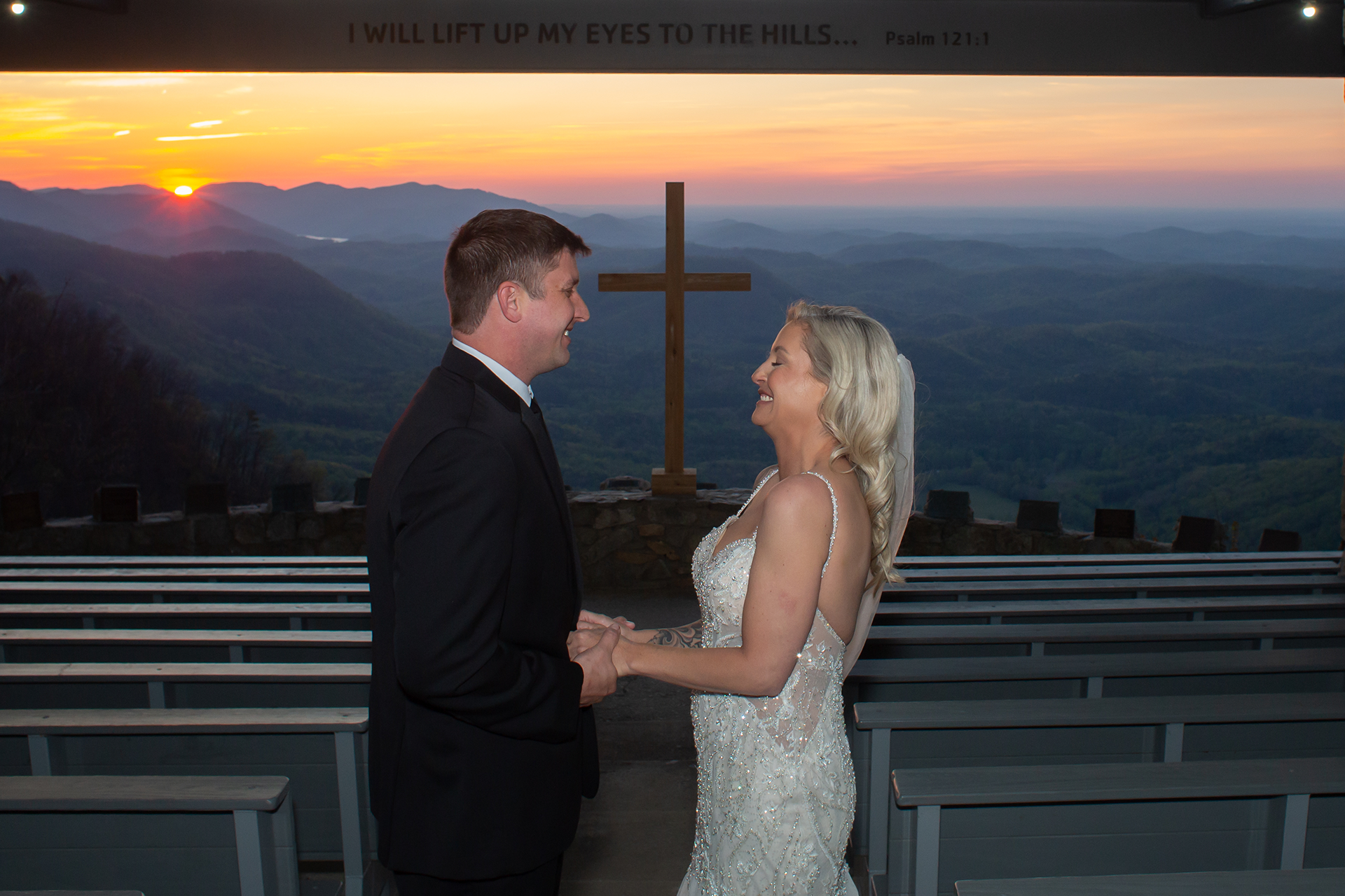 Elopement photographer at Pretty Place Chapel | Christine Scott Photography