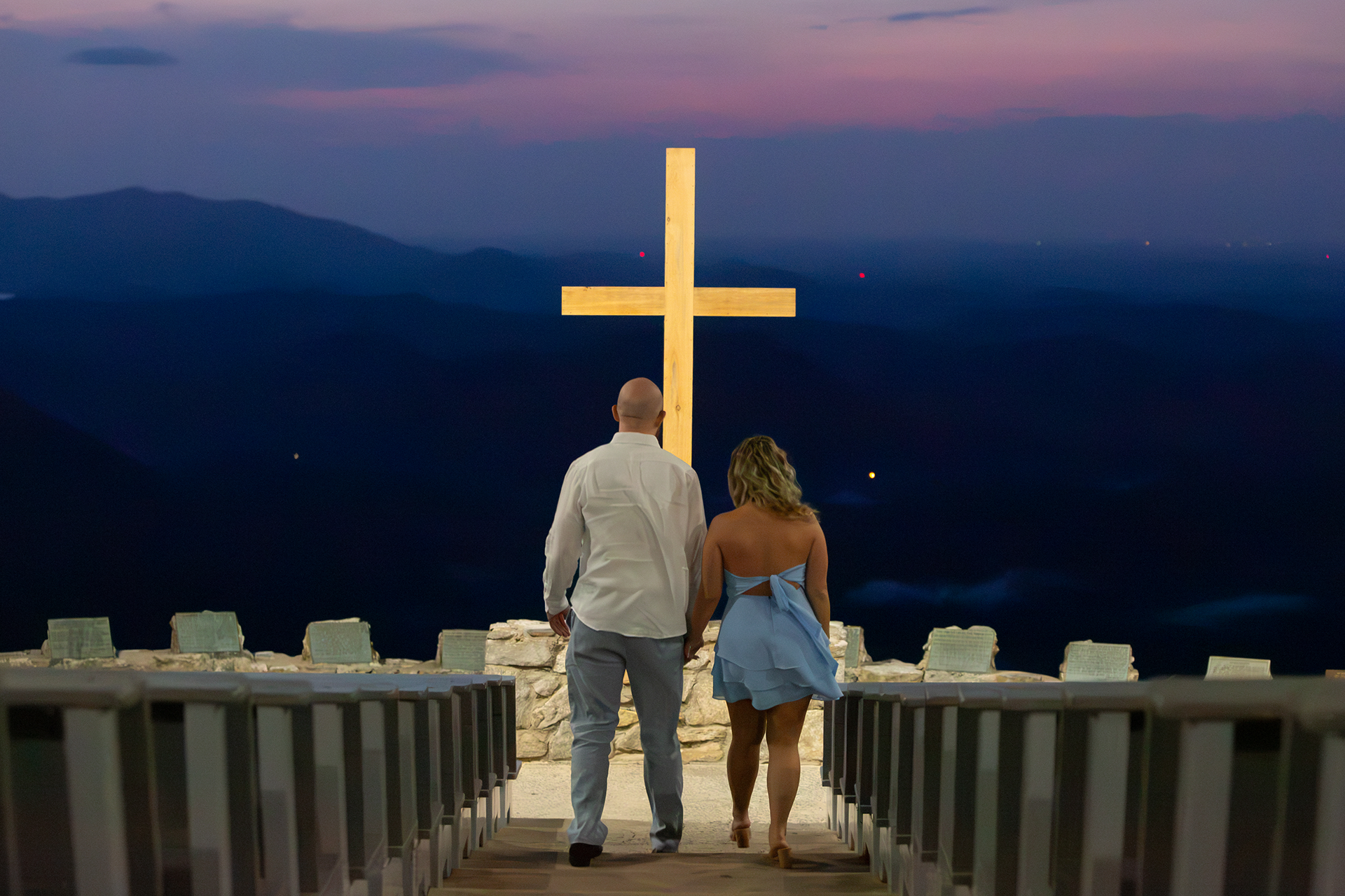 Engagement photos at Symmes Chapel | Christine Scott Photography