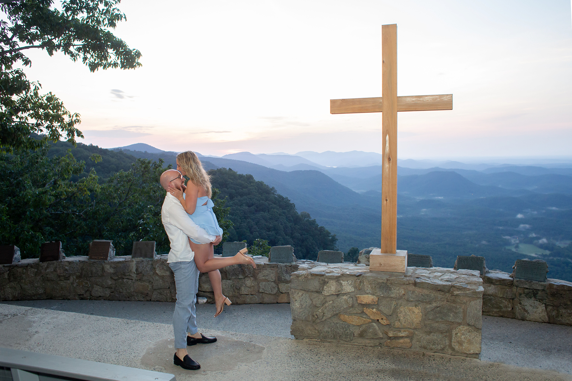 Engagement photos at Symmes Chapel | Christine Scott Photography