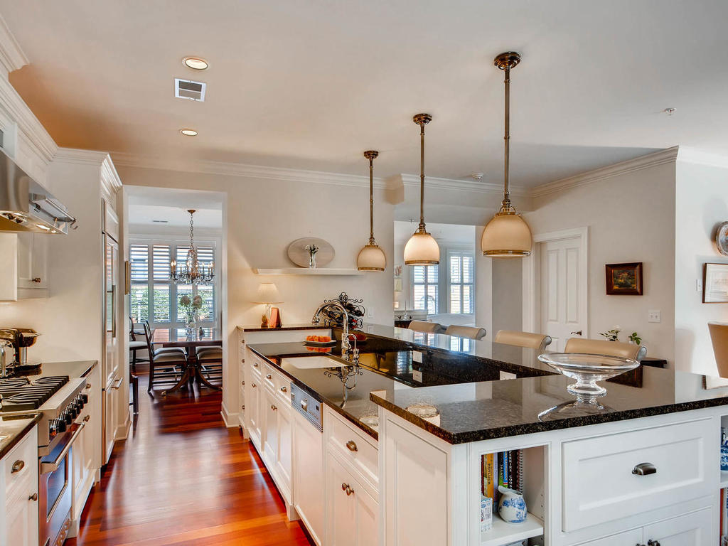 531 S 10th St Minneapolis MN-MLS_Size-010-7-Kitchen-1024x768-72dpi.jpg