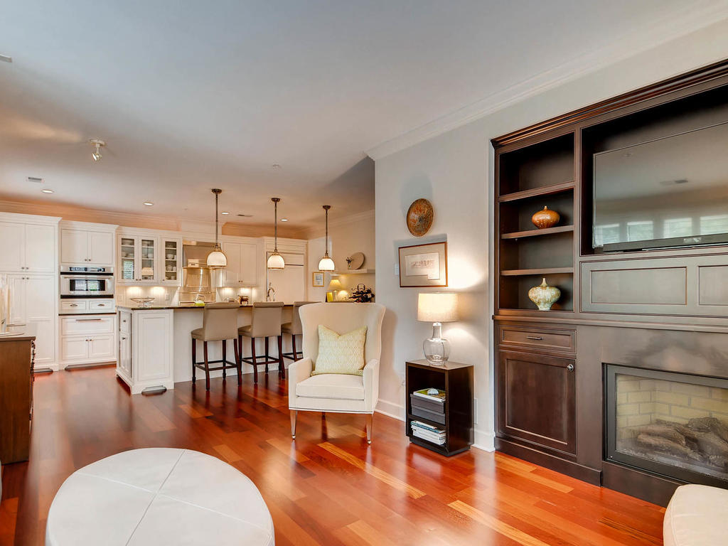 531 S 10th St Minneapolis MN-MLS_Size-015-23-Family Room-1024x768-72dpi.jpg