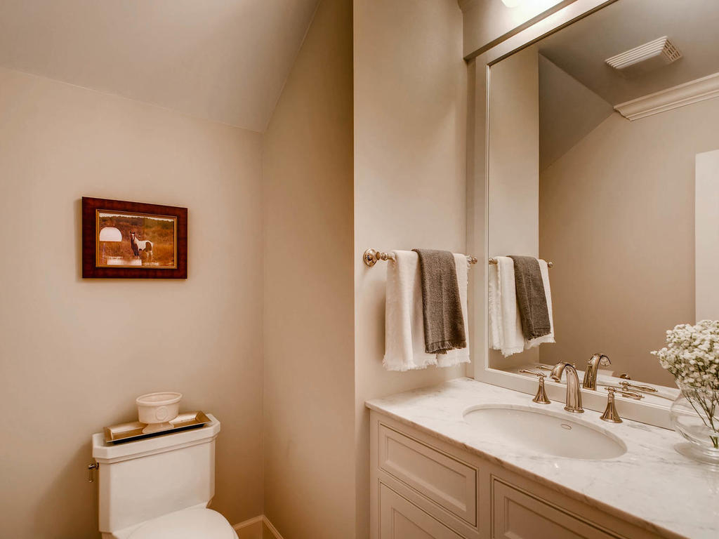 531 S 10th St Minneapolis MN-MLS_Size-016-17-Powder Room-1024x768-72dpi.jpg