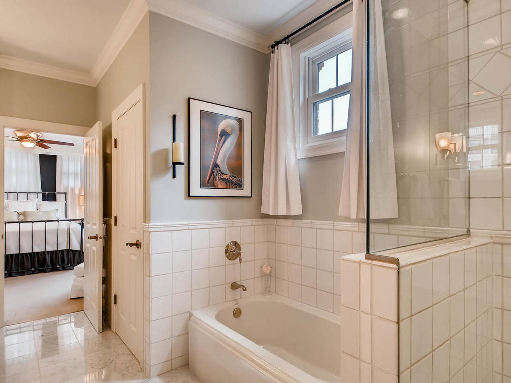 531 S 10th St Minneapolis MN-MLS_Size-019-24-2nd Floor Master Bathroom-1024x768-72dpi.jpg