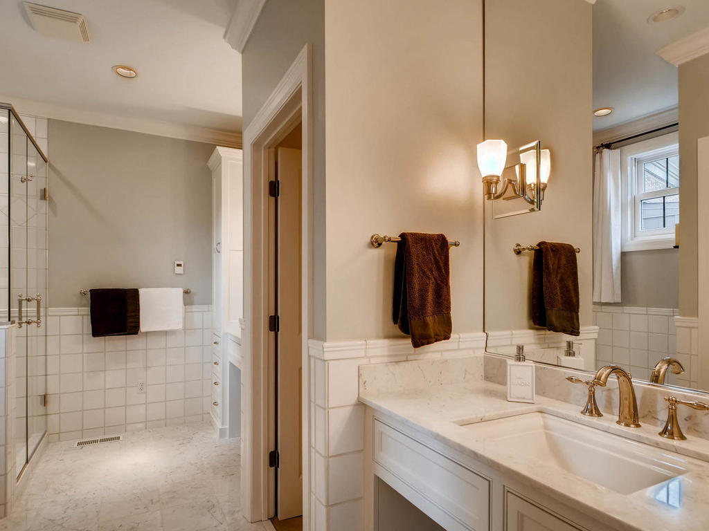 531 S 10th St Minneapolis MN-MLS_Size-021-16-2nd Floor Master Bathroom-1024x768-72dpi.jpg