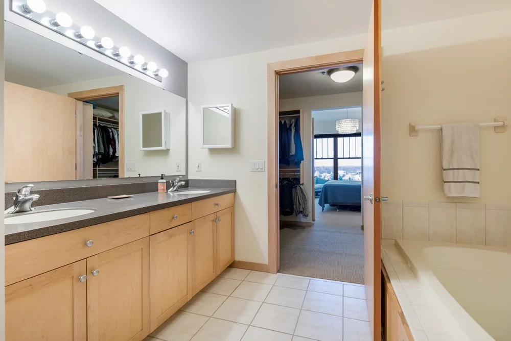 LindsayLofts504_026.jpg