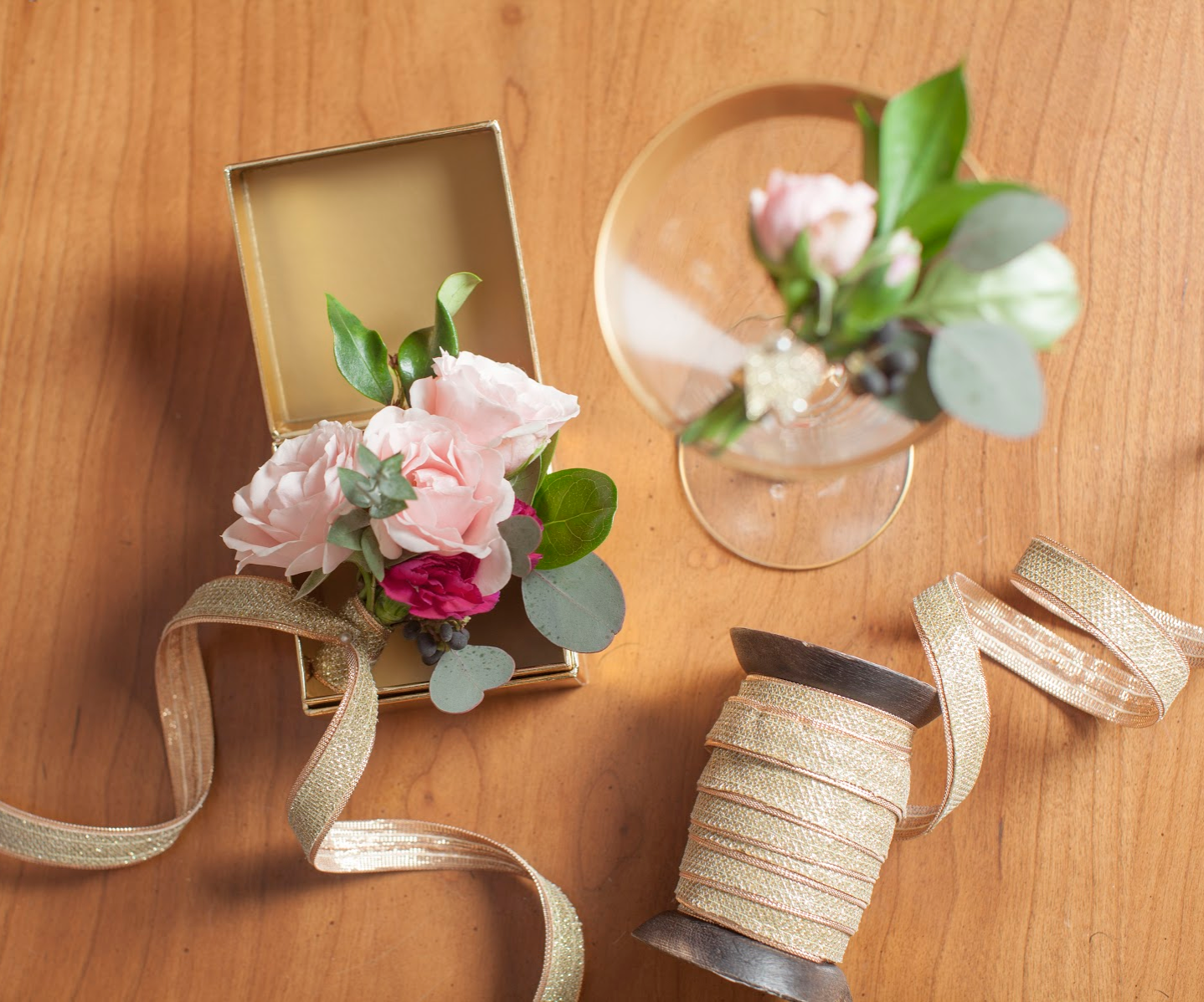 Couple's Date Night: Corsage and Bout Set! Photo: Robin Benson