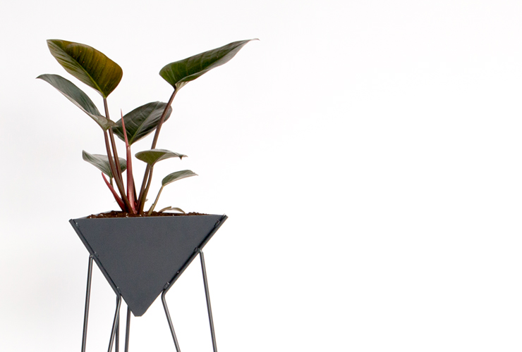 PlanterLarge_Header_Black2.jpg