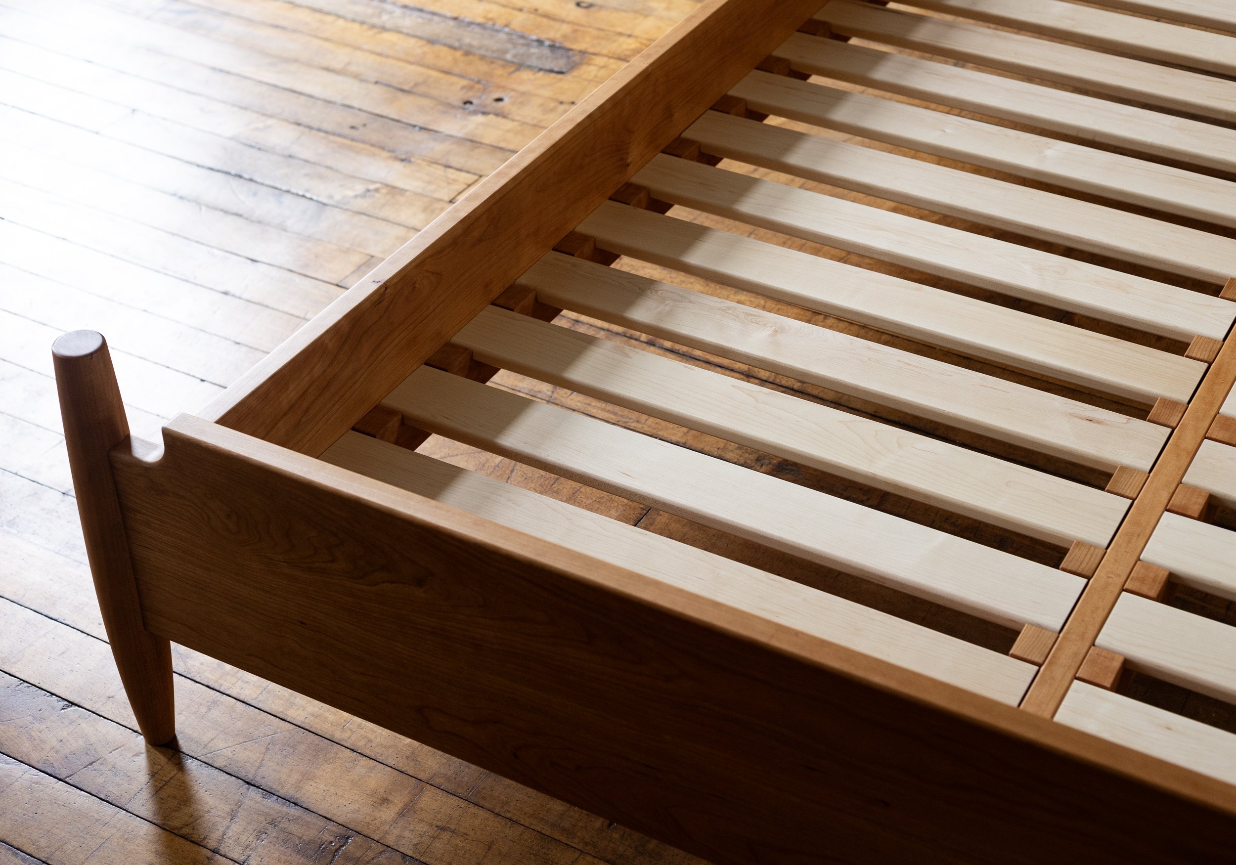 NewCollarGoods_TipladyBed_Cherry_E.jpg