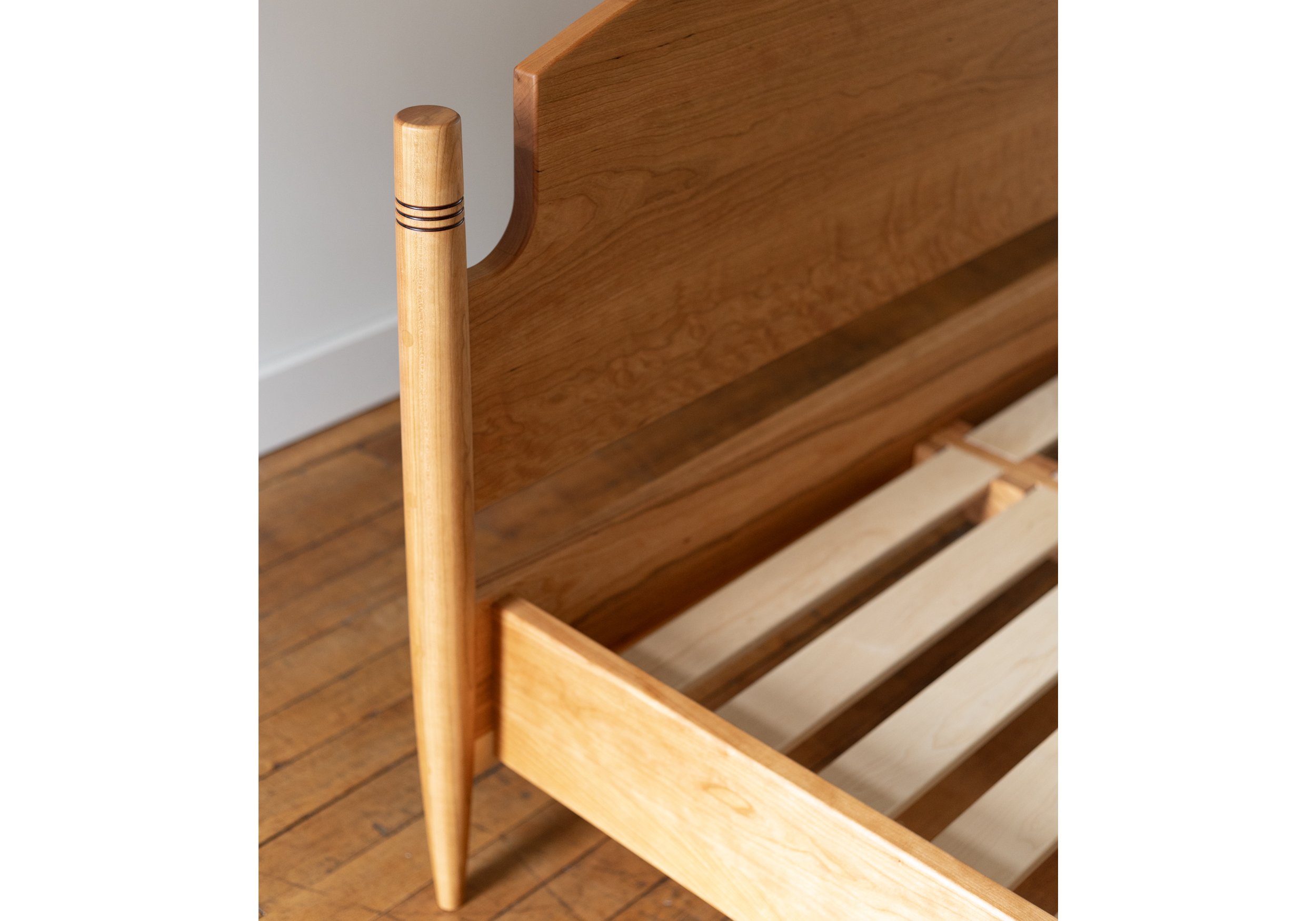 NewCollarGoods_TipladyBed_Cherry_D.jpg