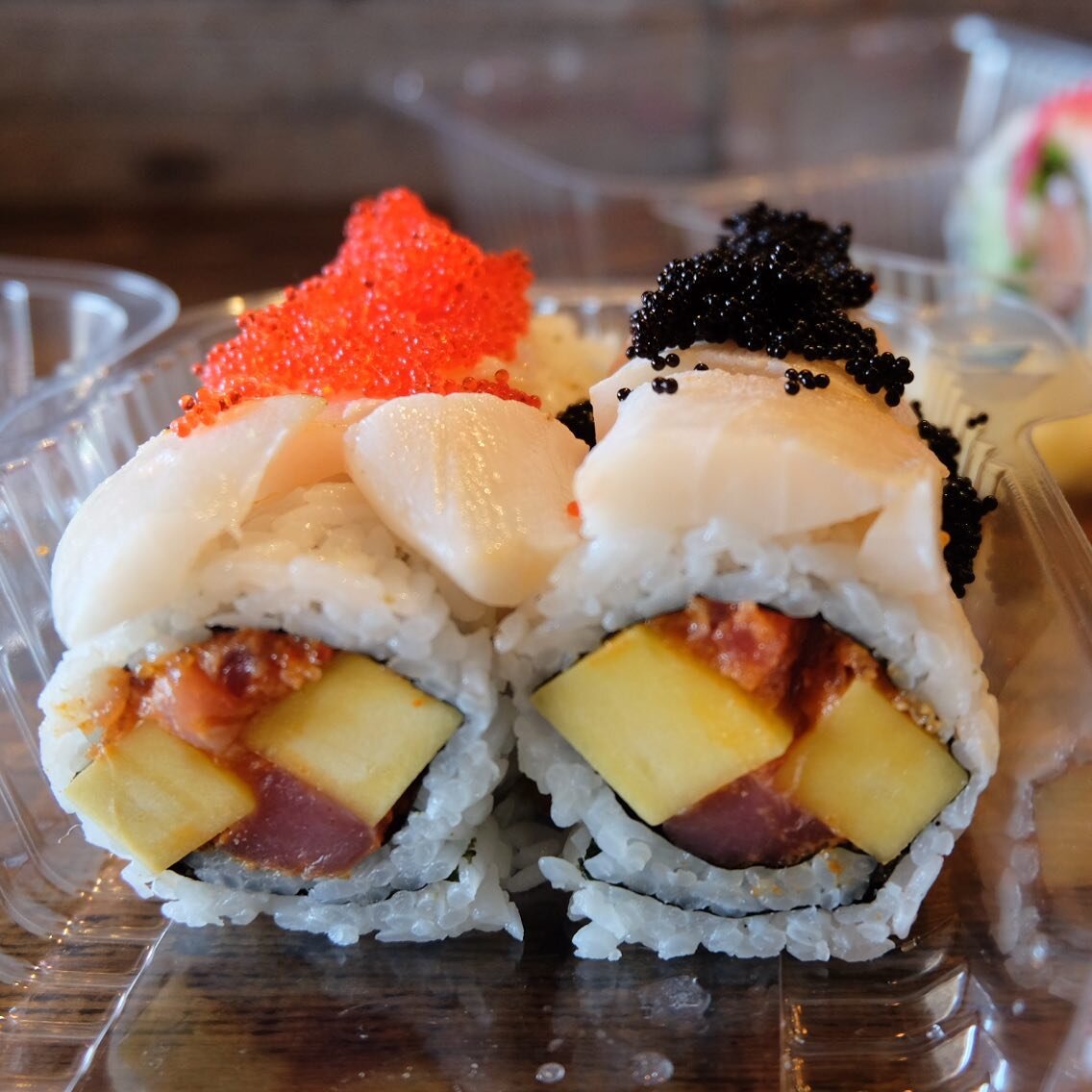 What a flavor combo! &ldquo;Boy Meets World&rdquo; roll combines the sweetness of mango and spiciness of spicy tuna 🥭🐟.