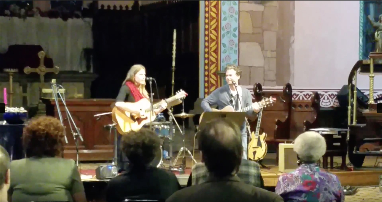 Folk duo Erin Callahan Kumpf and Ben Kumpf, known as Twiddlin' Thumbs . 