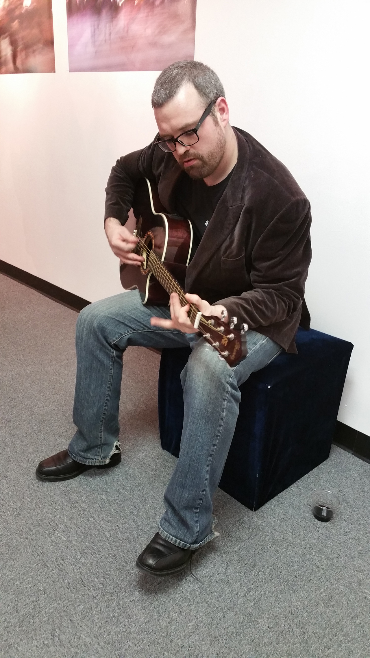 Michael DiFeo of Jersey City provided a solo acoustic guitar performance and as well as an abstract photographic art exhibit. Photo by Lenore Holz. 