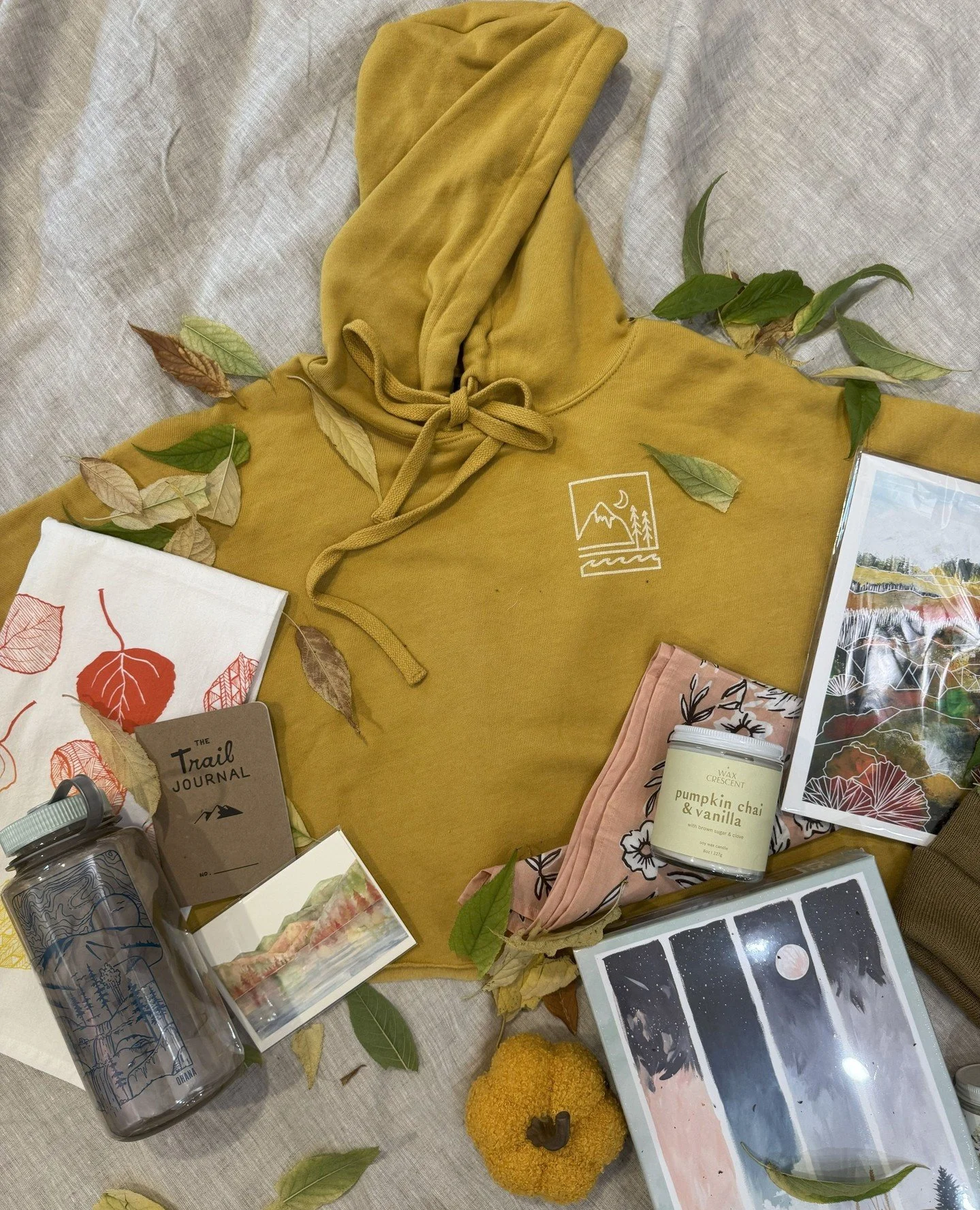 🍂 Fall feels even cozier when it’s local! 
Discover handcrafted goods made by Colorado artists — from warm layers to autumn-inspired treasures, each piece tells a story from our beautiful state.🧡
Shop online at the link in bio or