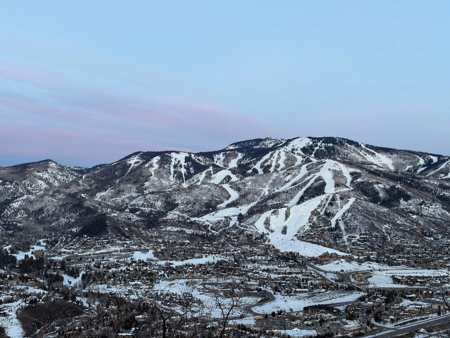 We're so here for these Yampa Valley views and winter adventures! ⛷️❄️ // Who else is doing a snow dance with us this weekend? ⁠
-⁠
-⁠
-⁠
#YampaValley #MountainViews #SteamboatAdventures ⁠