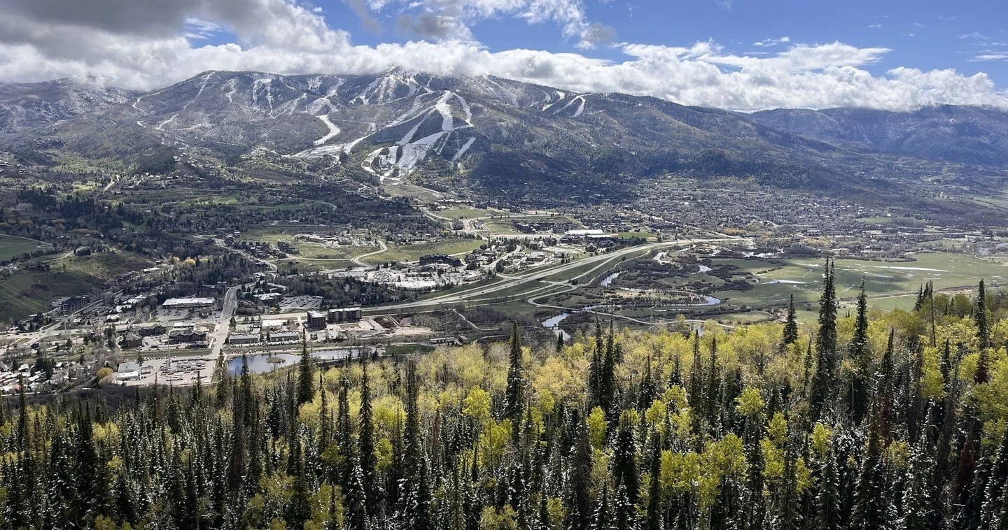 views of the Valley // starting to look like Spring around here (even with today&rsquo;s snow)! 🌲🌸
-
-
-