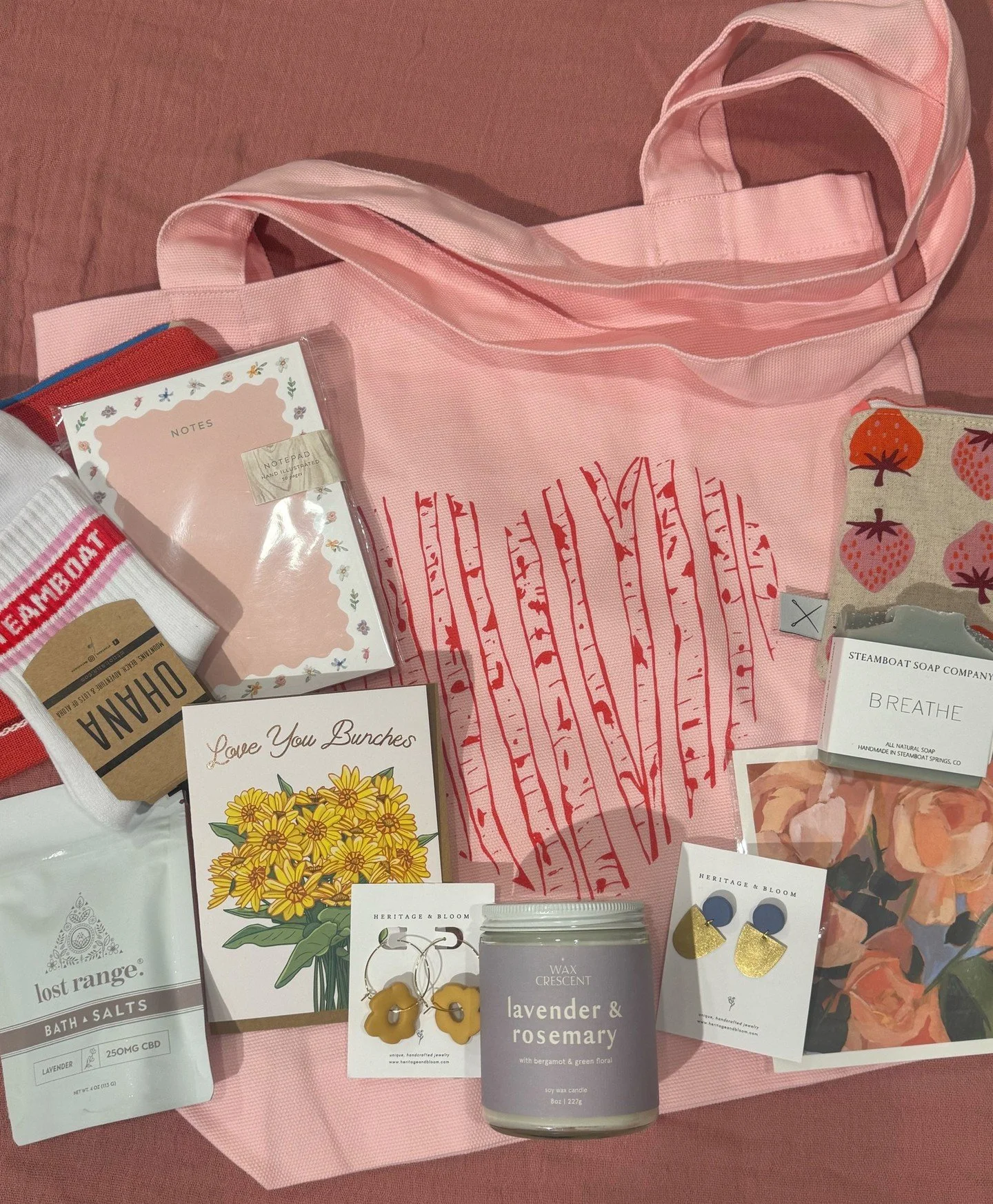 💕 4 (!) days left to find a gift for Mom! From self care soaps and salts, cozy candles and unique jewelry to something comfy to wear &mdash; the shop is full of hand picked goods to make her day extra special! ⁠
⁠
Shop small for Mother's Day, come s