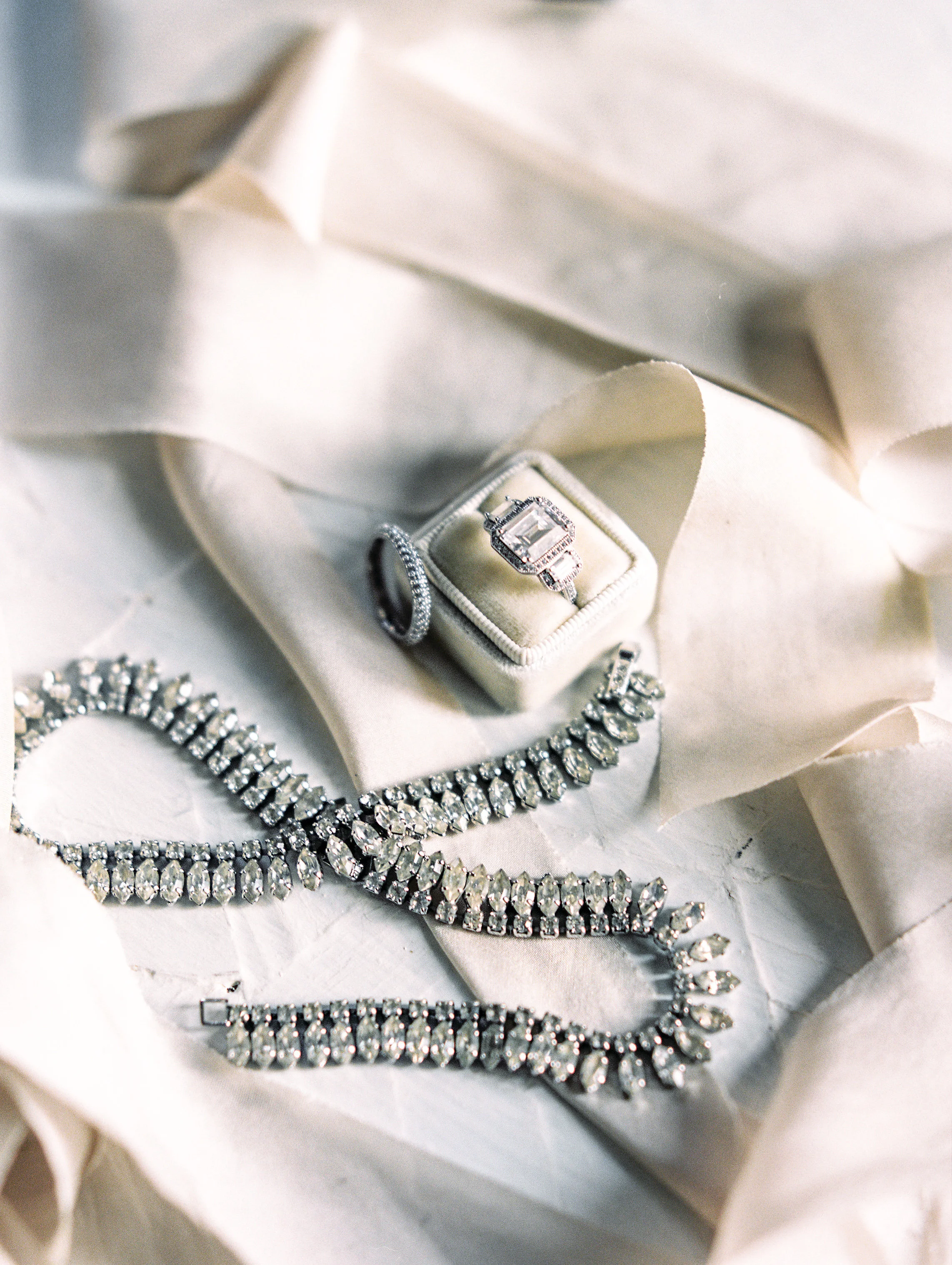 Photography: Lissa Ryan Photography | Planning: The Velvet Veil | Paper & Calligraphy: Spurlé Gul Studio | Ring: Pave Jewelers