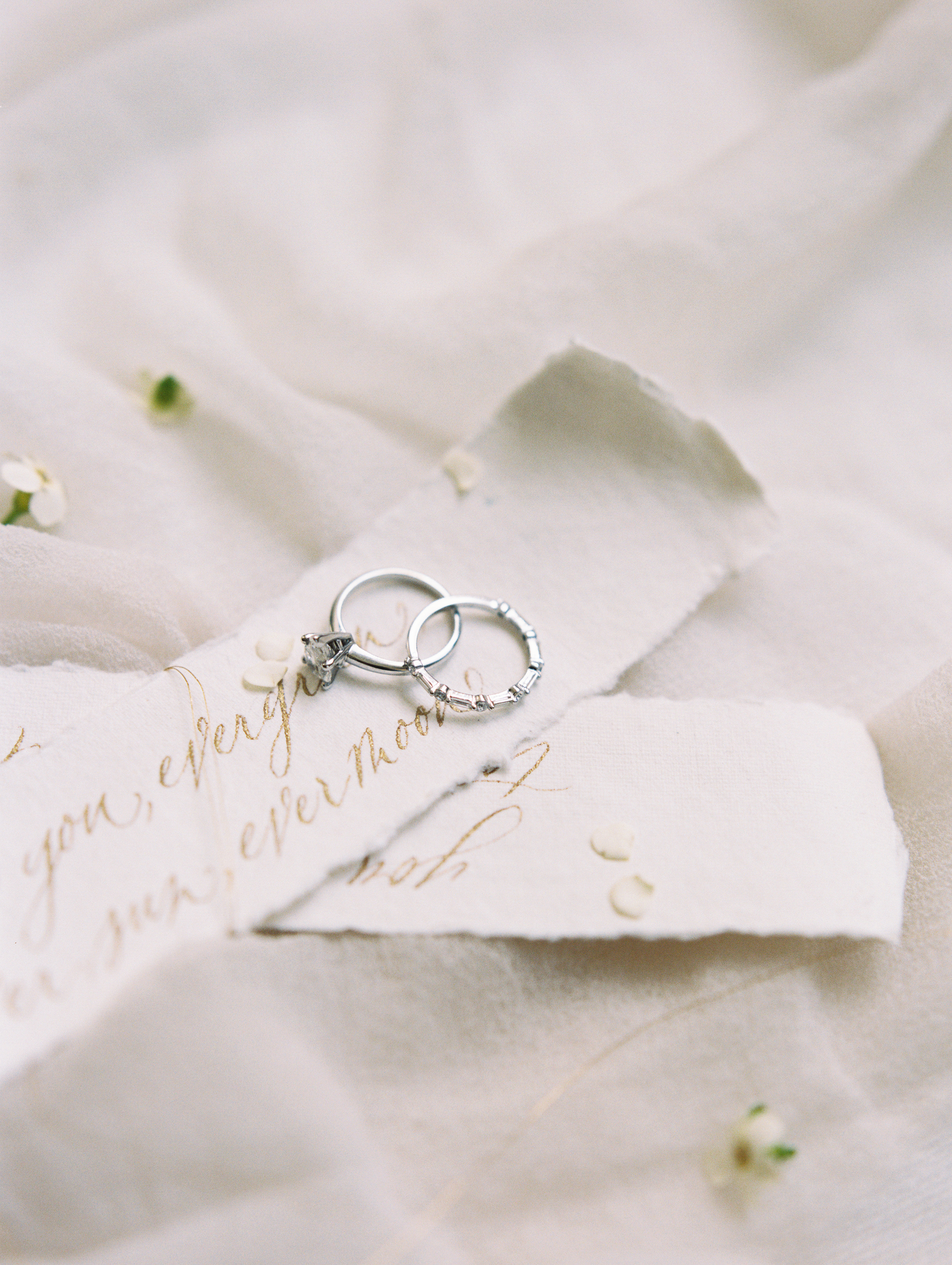 Photography: Lisa Ziesing with Abby Jiu Photography | Planning & Styling: Lauryn Prattes Styling and Events | Handmade Paper & Calligraphy: Spurlé Gul Studio