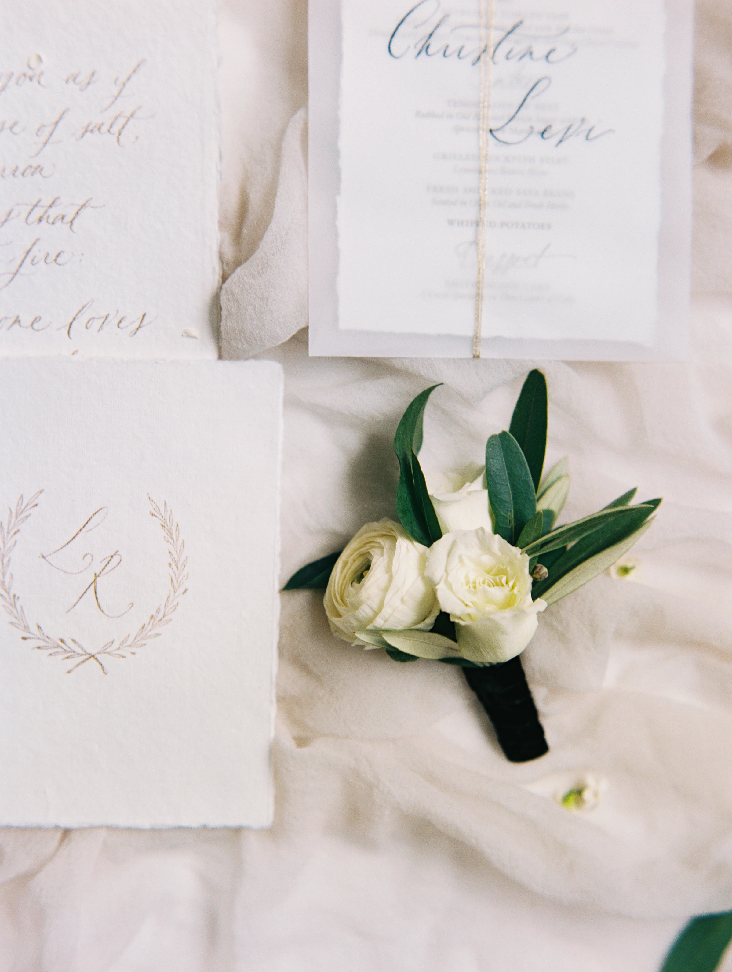 Photography: Lisa Ziesing with Abby Jiu Photography | Planning & Styling: Lauryn Prattes Styling and Events | Handmade Paper & Calligraphy: Spurlé Gul Studio | Florals: Sweet Root Village