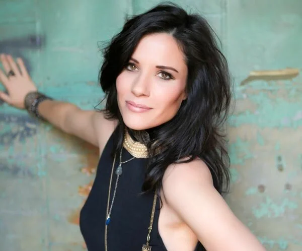 GUITAR GIRL MAGAZINE: SHANNON MCNALLY TO RELEASE BLACK IRISH ON JUNE 9 VIA COMPASS RECORDS