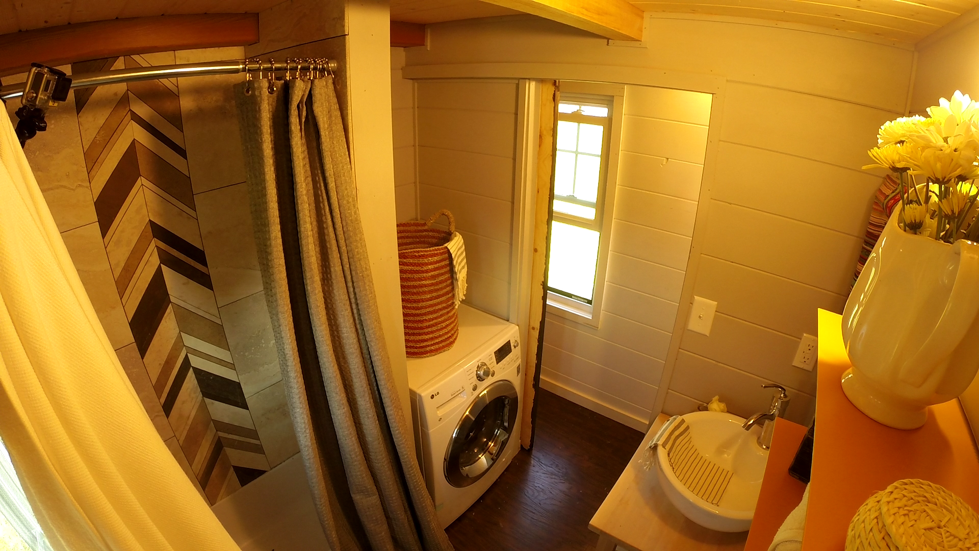 BATHROOM WIDE.png