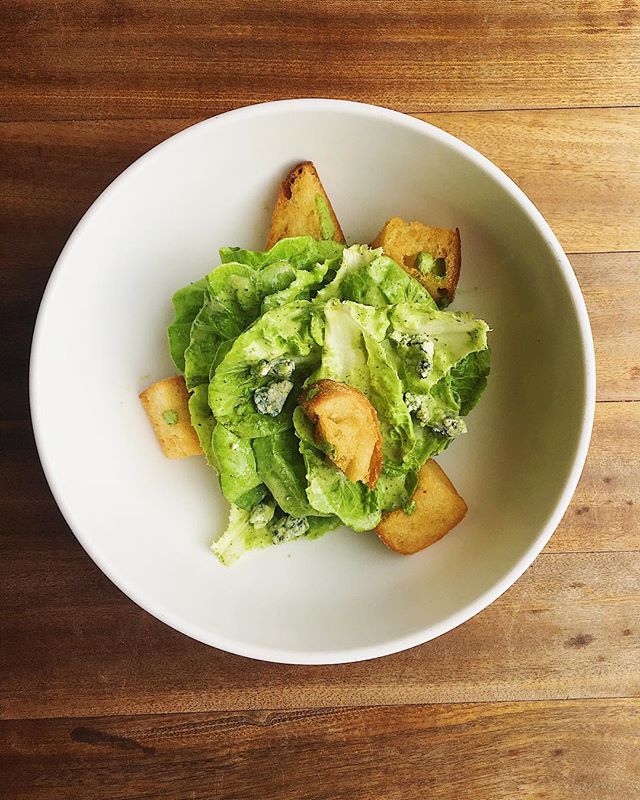 butter lettuce, bleu cheese, crouton, herbed buttermilk
.
.
.
#asheville #riverartsdistrict #food #avleats #eats #eat #eater #lefooding #dinner #foodandwine #farmersmarket #buylocal #cheese #lettuce