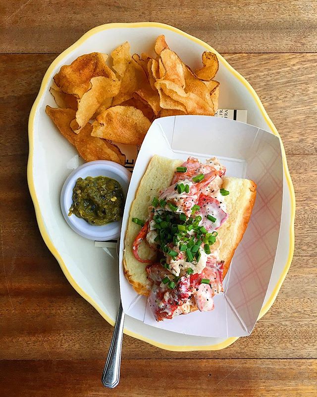 lobster roll, potato chips, chili sauce
.
.
.
#dinner #smallplates #horsdoeuvres #asheville #avleats #lobster #lobsteroll #favorite #riverartsdistrict #lefooding #eats #eat #eater #eatstagram #food #foodporn #foodphotography #brioche