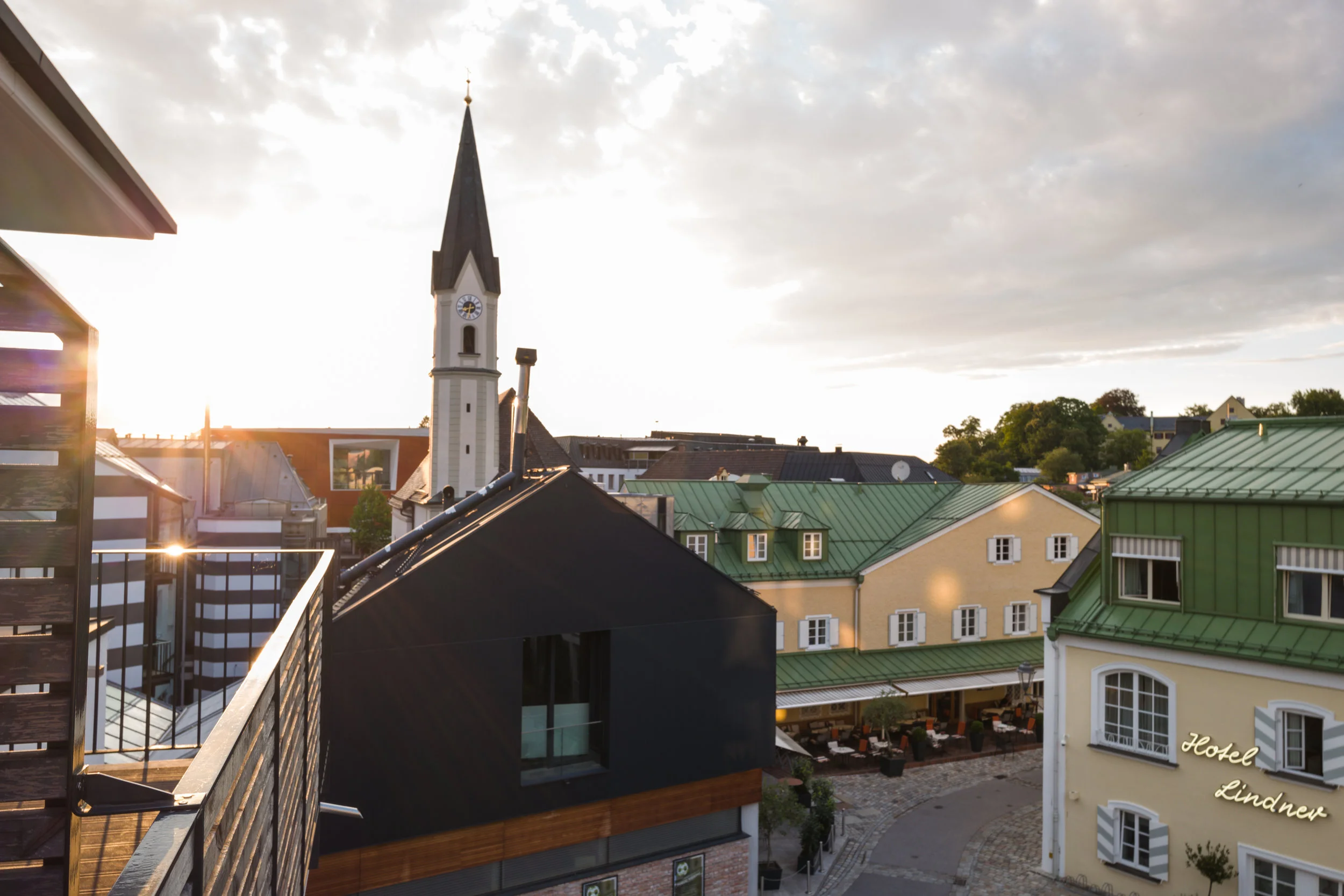 Kirche von Bad Aibling vom Balkon Zimmer Nr. 70 · Romantik Hotel Lindner (Copy)