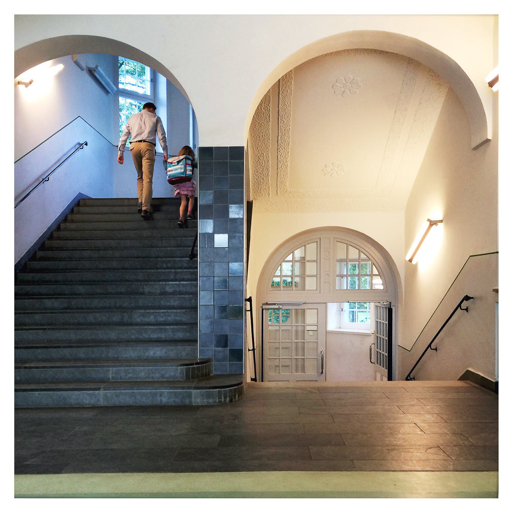 Treppenaufgang · Fotografie · Festschrift 100 Jahre Gebeleschule München (Copy)