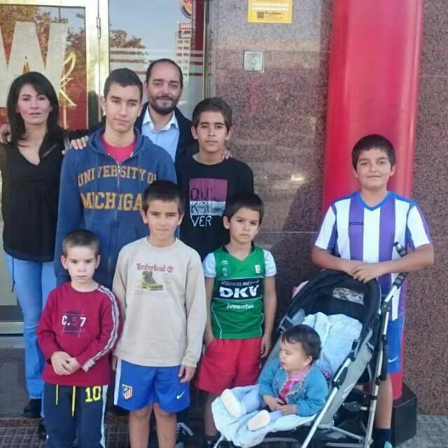 Luis y Rocío viven en Zarandona junto a sus seis hijos y una hija, y el octavo viene ya en camino.