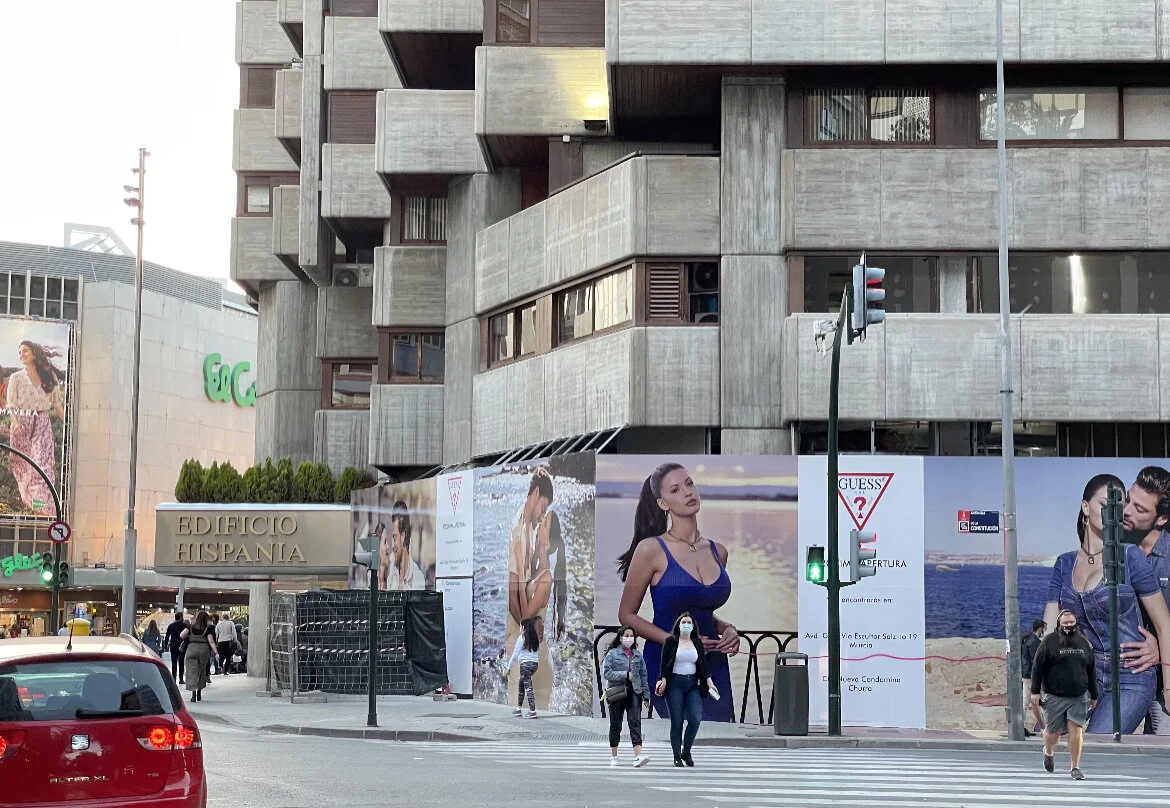 Cartel machista denigratorio permitido por el alcalde de Murcia (PSOE)