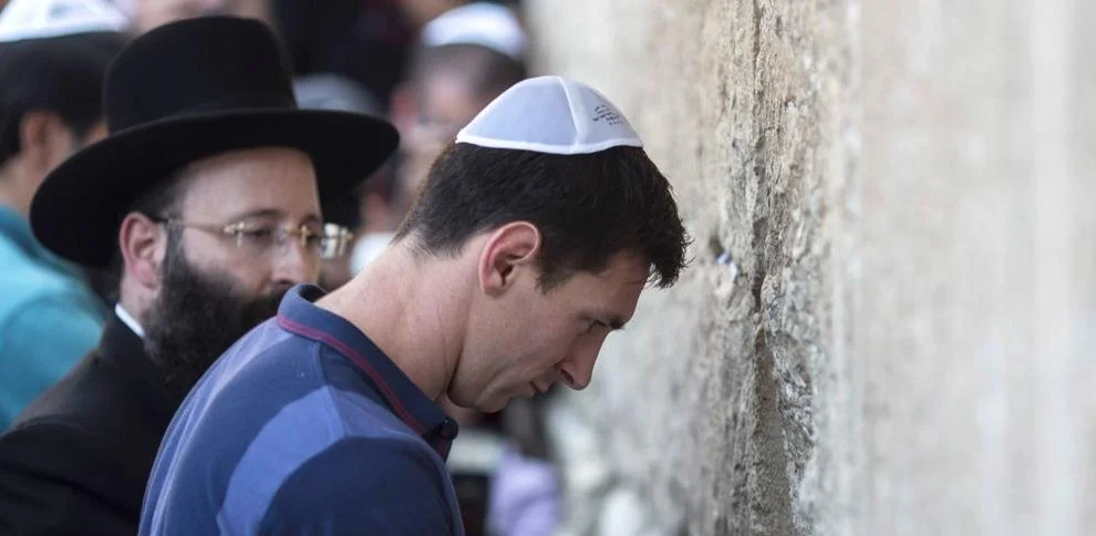 Messi, poligonero guarro y mal educado, capo de una banda de violentos