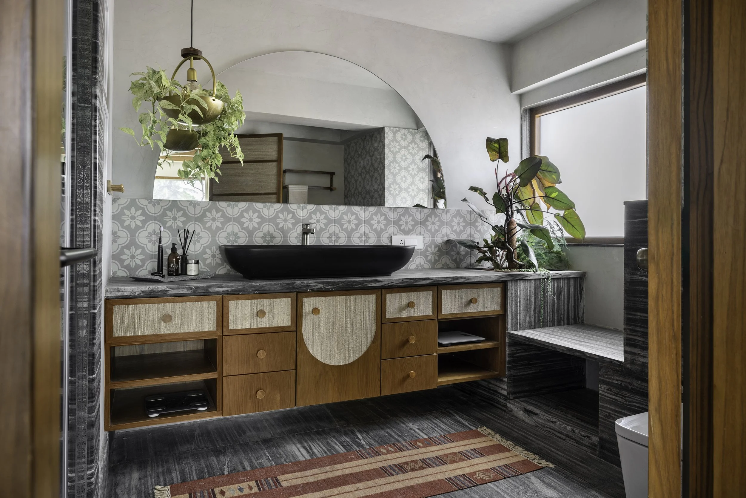 MASTER BATH.jpg