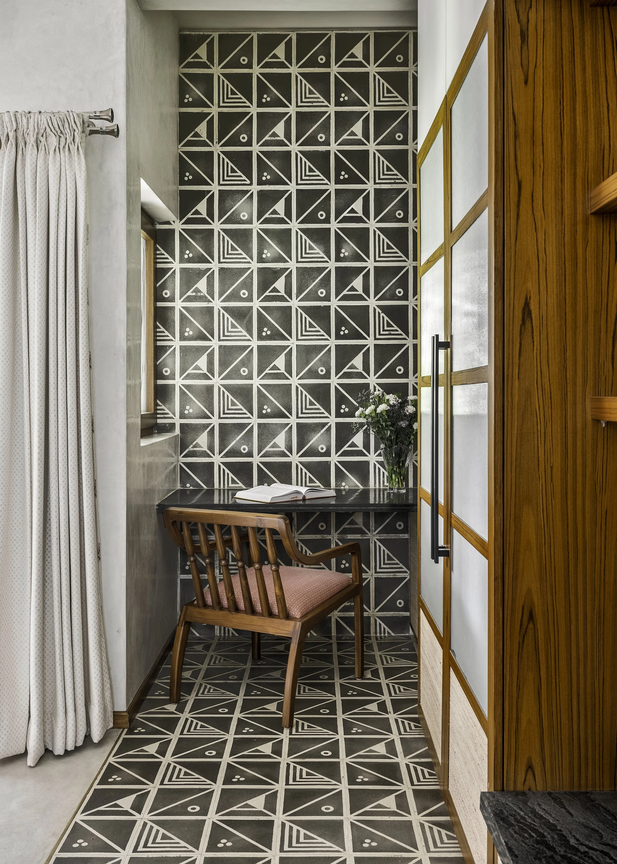 ORANGE BEDROOM 4.jpg