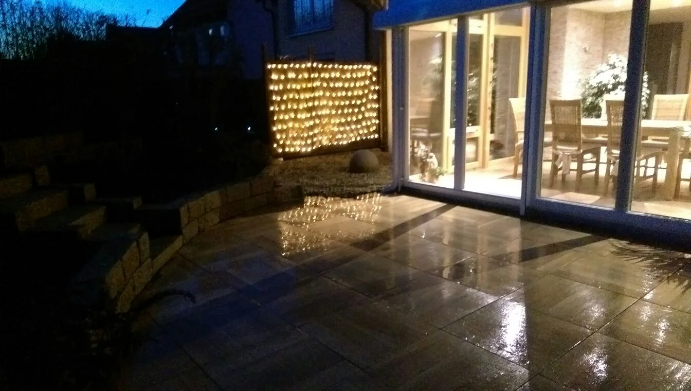 Die Terasse in schöner Lichteratmosphäre
