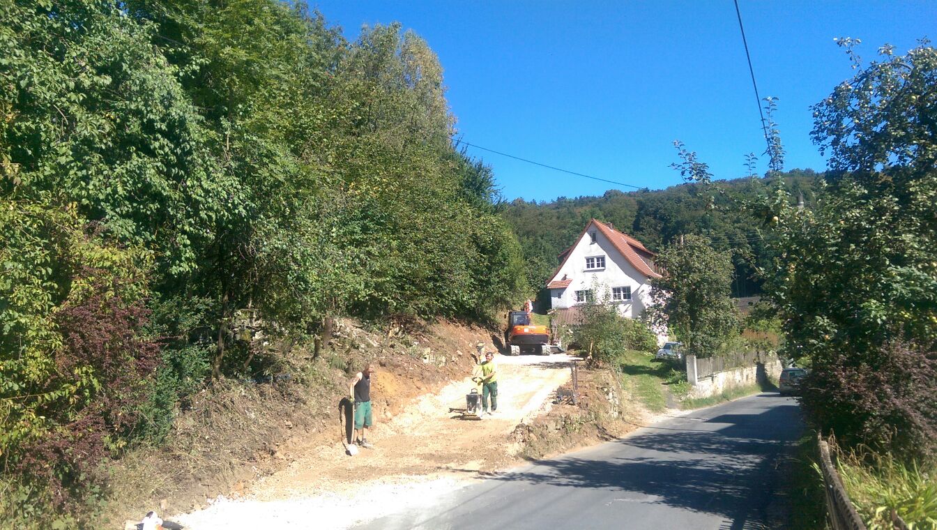 So sah die Fläche am Freitag aus, wie sie weiter entsteht, folgt im nächsten Blog-Beitrag.