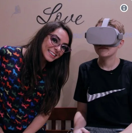 @KatieLinendoll: Codey is helping me w the @Batcole VR program.