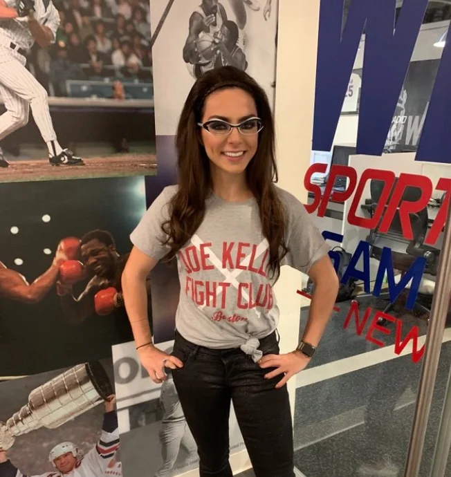 @KatieLinendoll: Excellent day on @DAonCBS-he always brings out the best in me so I brought him 4 @milkbarstore crack pies 🥧 couple new iPhones📱+Apple Watch to check out before they hit retail⌚️🤓⚾️