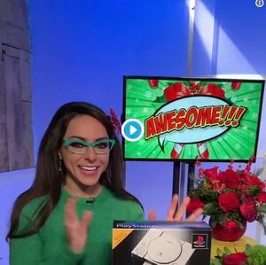 @KatieLinendoll: Retro is still so in! Added this baby to my collection of mini consoles! 😍🎮 #PlayStationClassic is out December 3rd @GameStop and its one of the top gadgets in my gift guide!