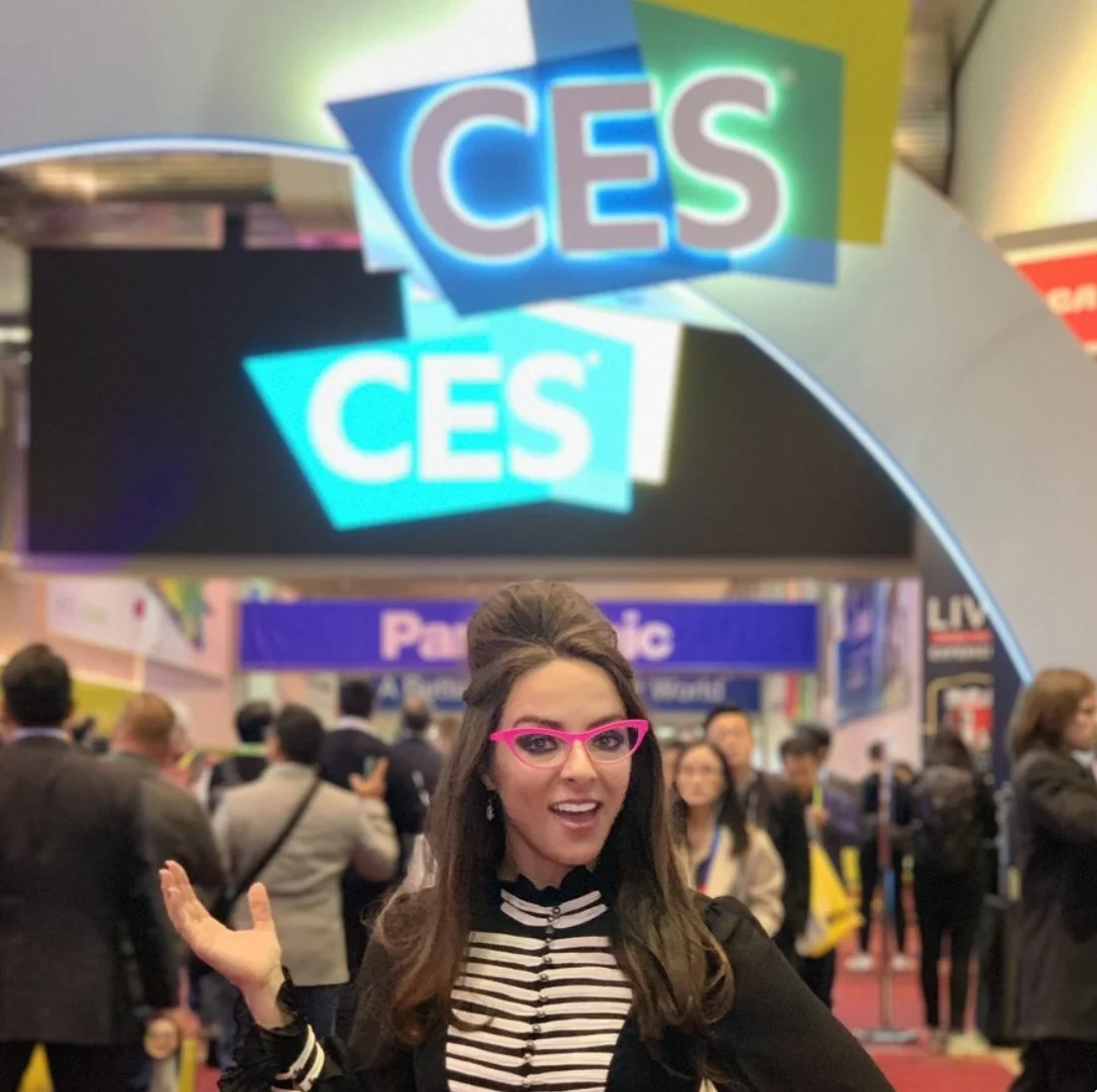 @KatieLinendoll: Day 1 #CES2019  182k of us nerds invade Las Vegas to check out the latest in tech! 🤓