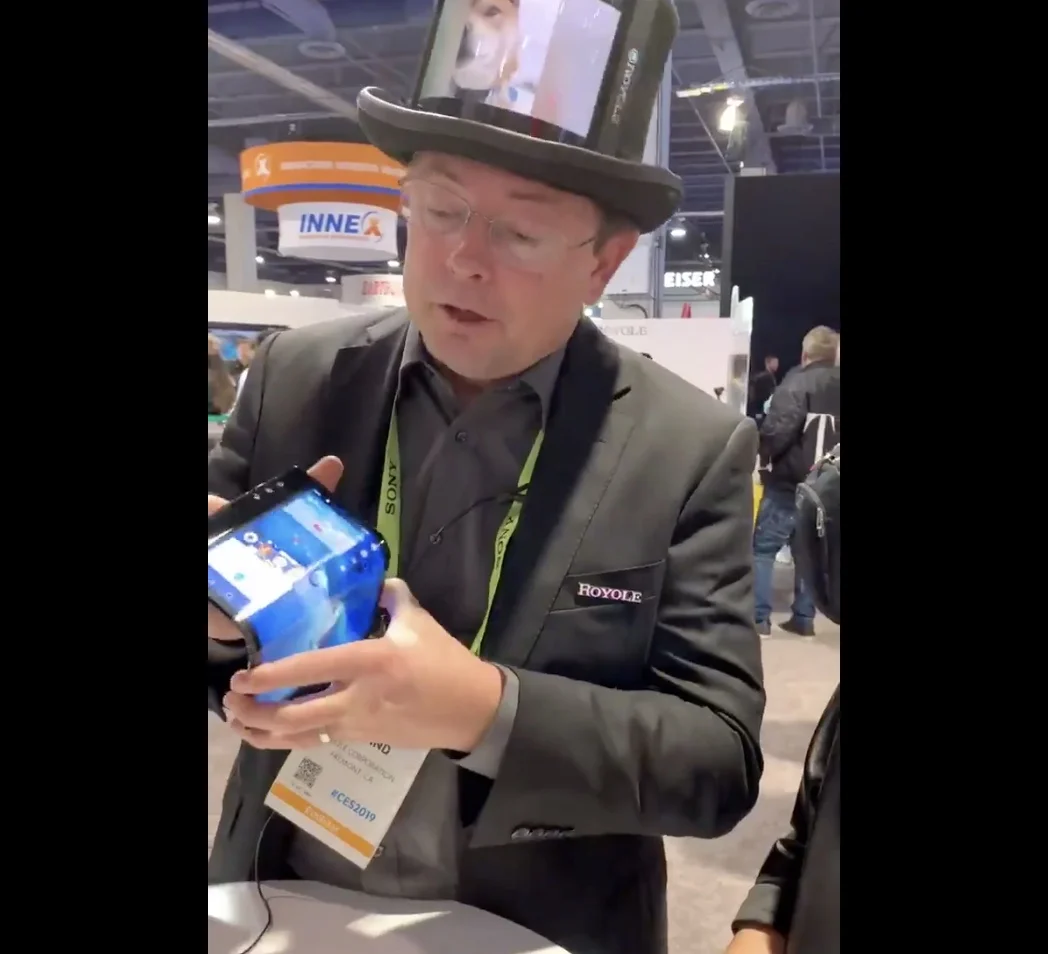 @KatieLinendoll: A hit here at CES - @RoyoleOfficial a flexible phone/tablet! π± Out now in China and 2019 in US! πΊπΈ #CES2019