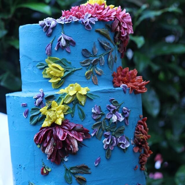 Thinking of growing a cake business? A few things to think about on the blog today. Link in bio