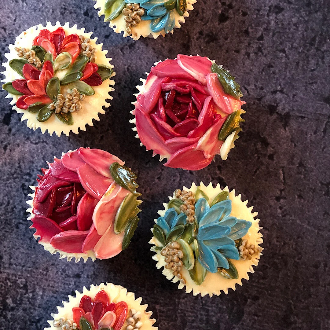 Sculpting flowers with buttercream where to start — Emma Page Luxury