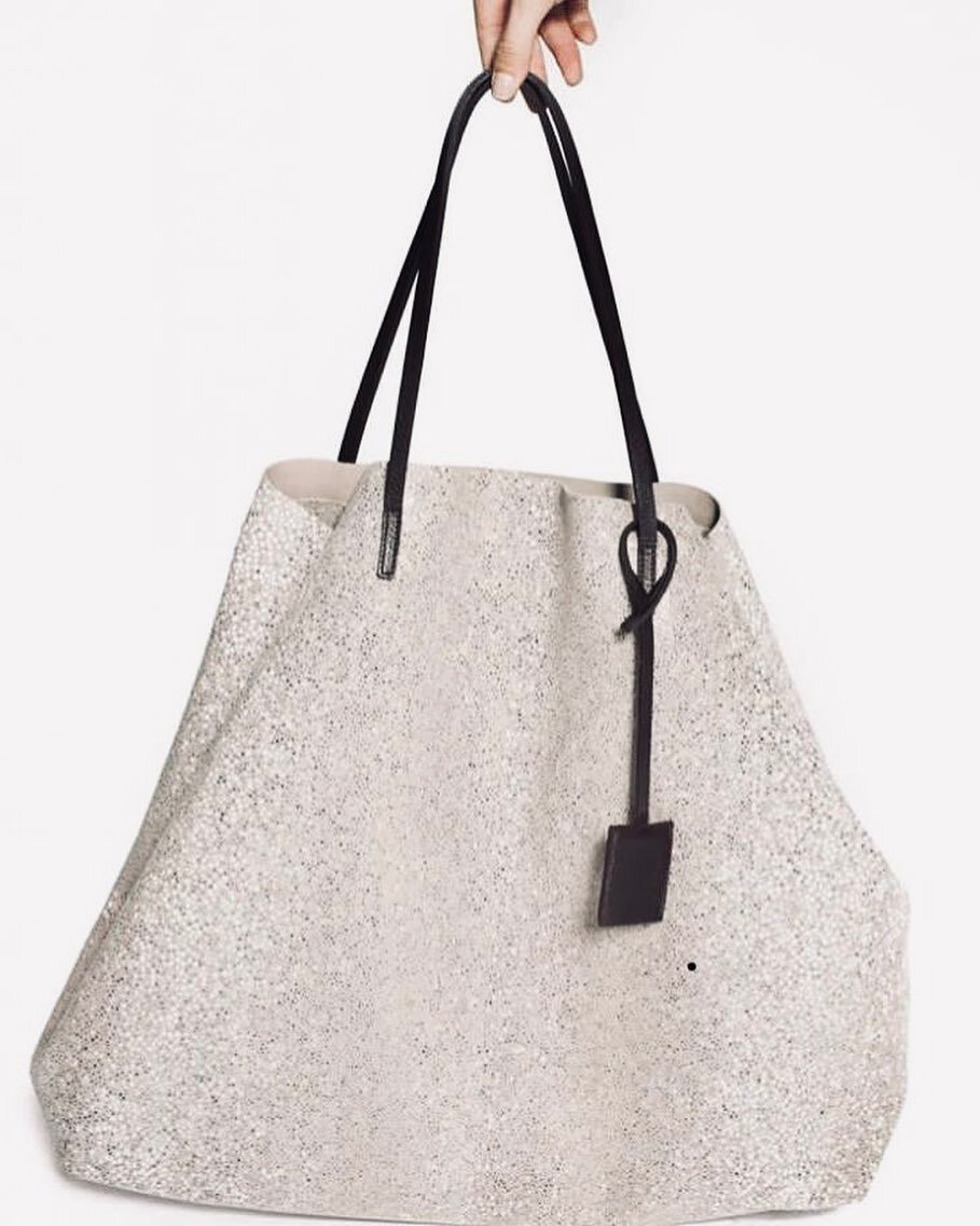 Always love a Linde Gallery bag
Gouverneur L - Galuchat, printed Suede 
&bull;
&bull;
&bull;
#lindegallerystbarth #casualluxury #timeless #pieces #summer #totes #galuchat #shagreen #madeinfrance